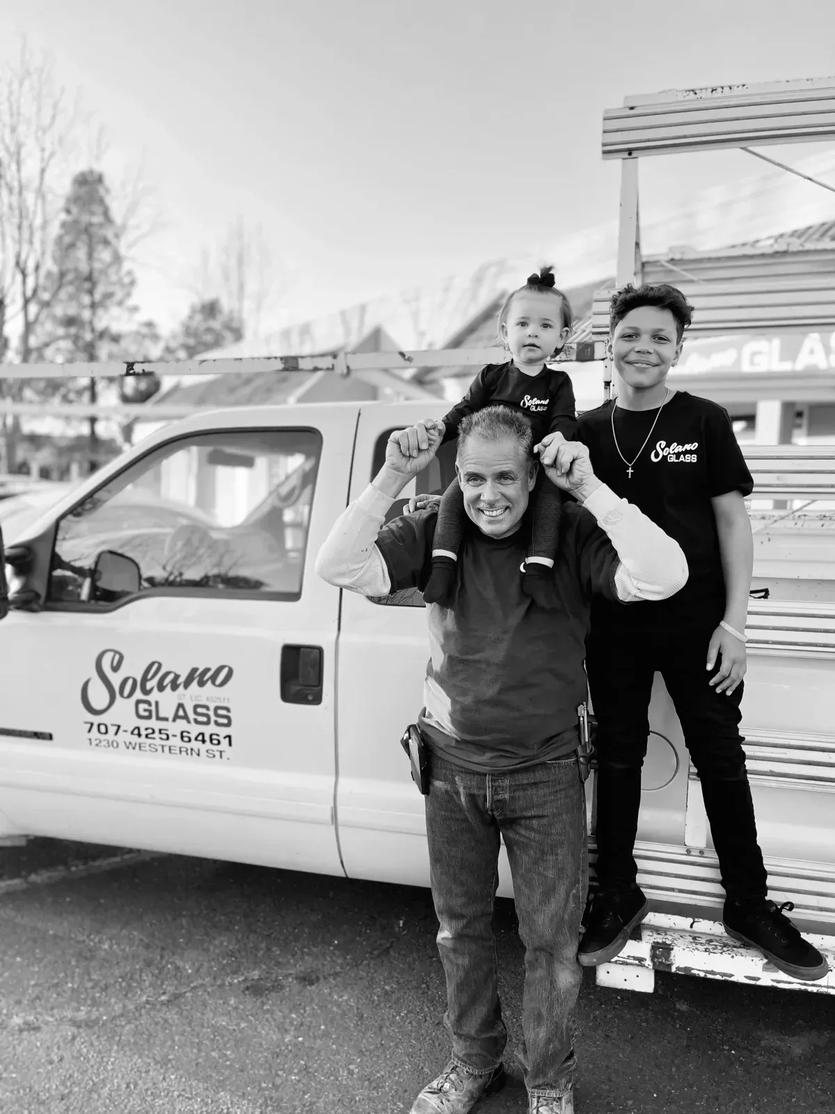 Window screen replacement service